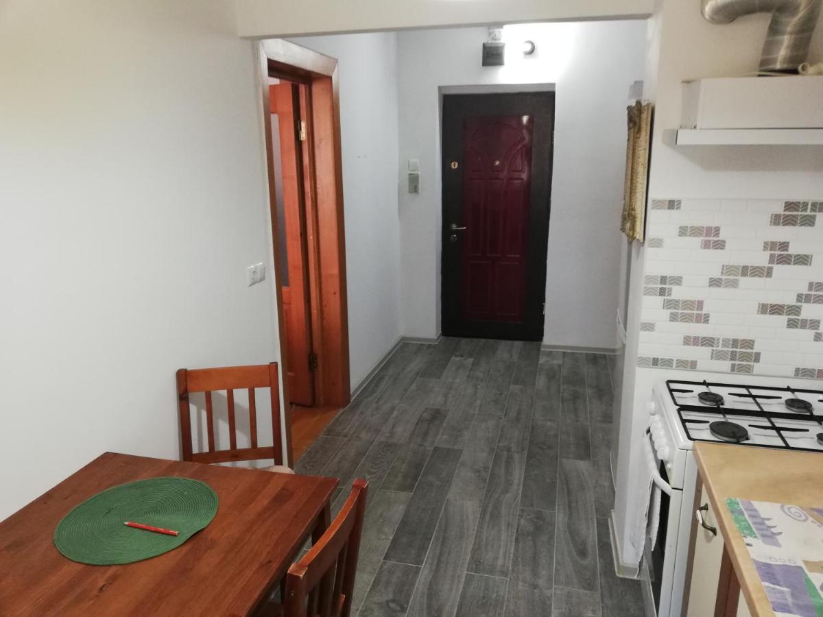 Ferienwohnung Valeria Apartament Onesti Exterior foto